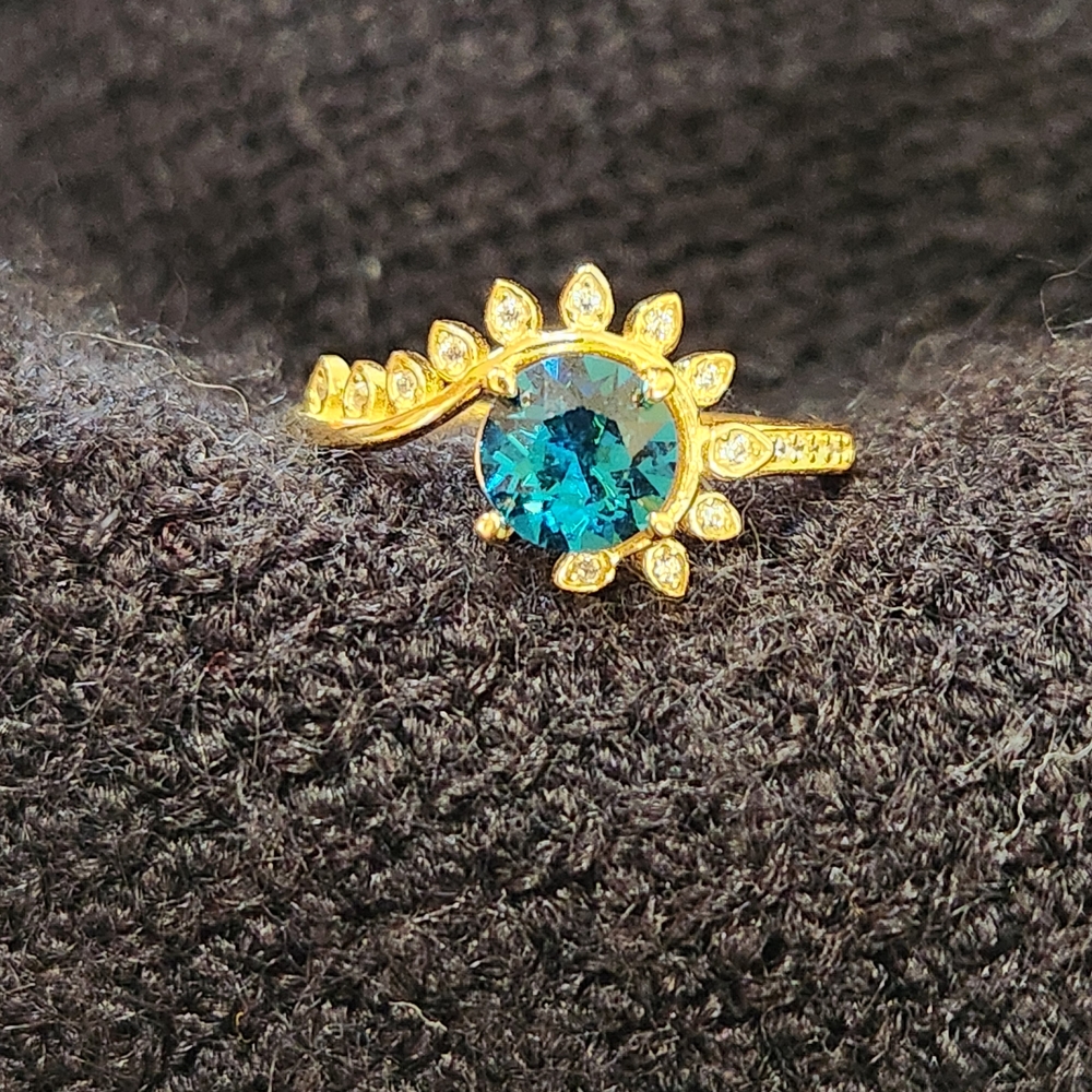 Elegant Gold and Blue Gemstone Ring